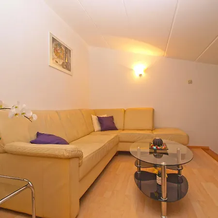 Doris 1558 * プーラ