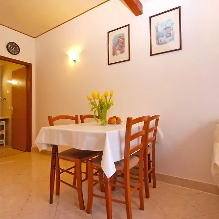 Doris 1558 * プーラ