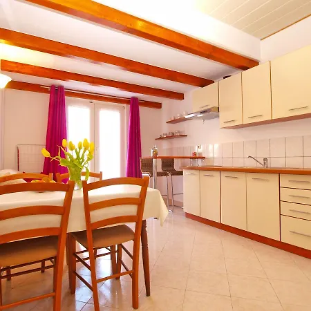 Doris 1558 プーラ