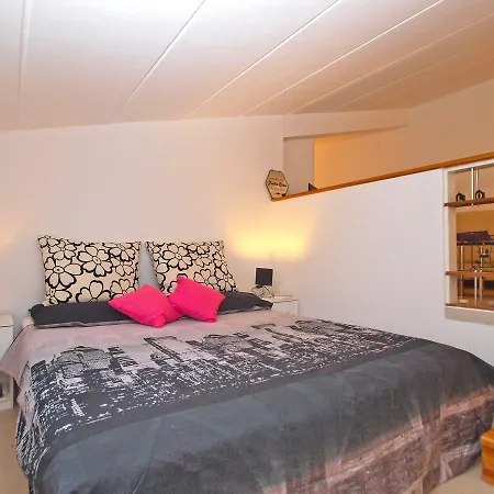 Doris 1558 アパート プーラ