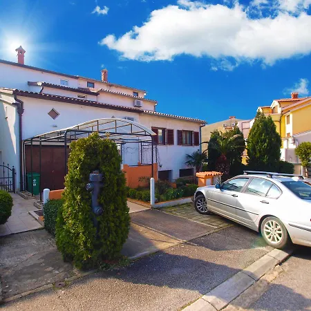 Διαμέρισμα Doris 1558 *